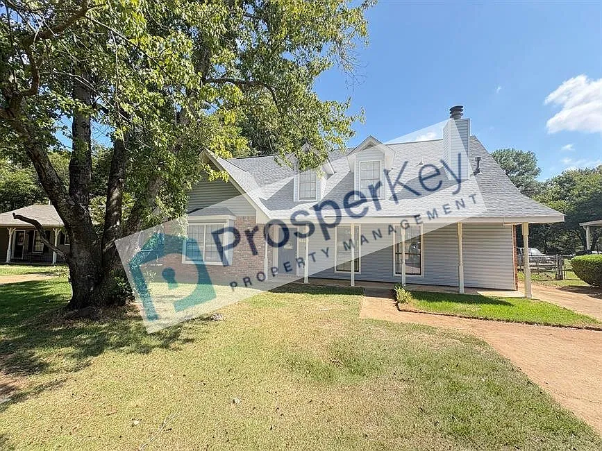 208 Avon Ct — Photo 1