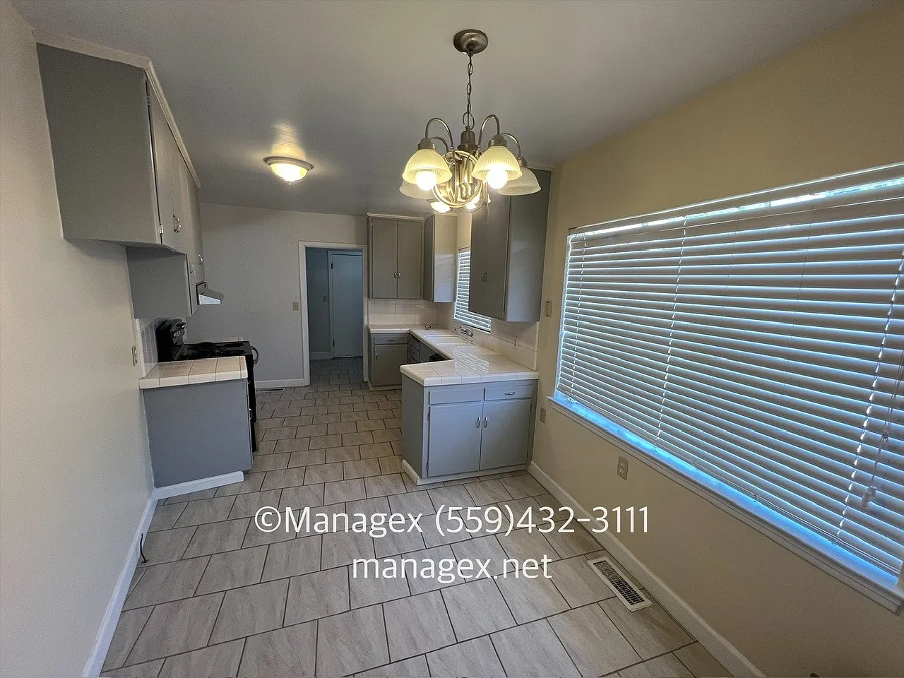 3 bed, 1.5 bath, 1312 sqft, $2,050 — Photo 3