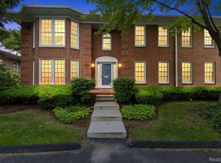 104 Windwood Pointe, Saint Clair Shores, MI 48080