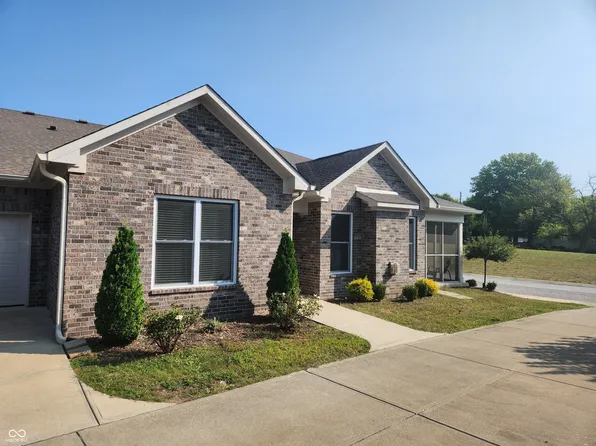 1124 Easy St Unit A, Greenwood, IN 46142