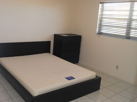 4th image of 233 NE 14th Ave APT 402