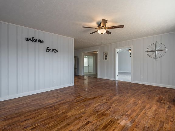 5th image of 138 Johnson Cir