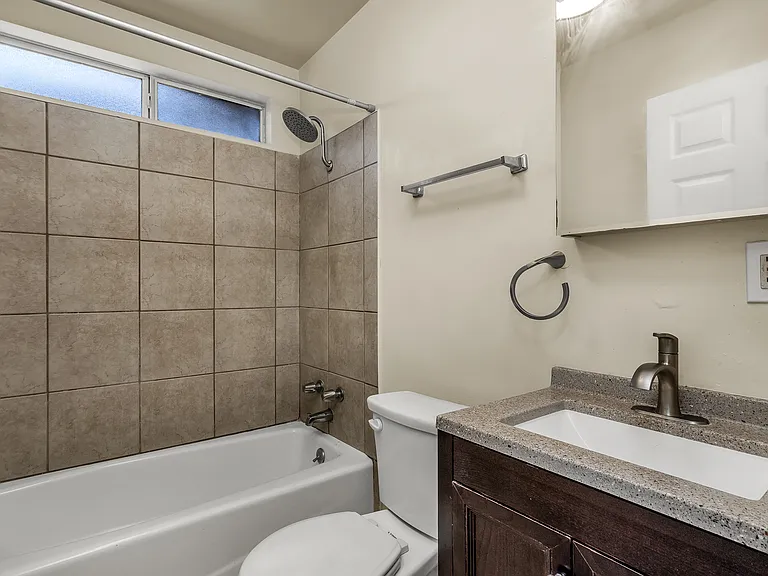 153 E 61st St #1 — Photo 5