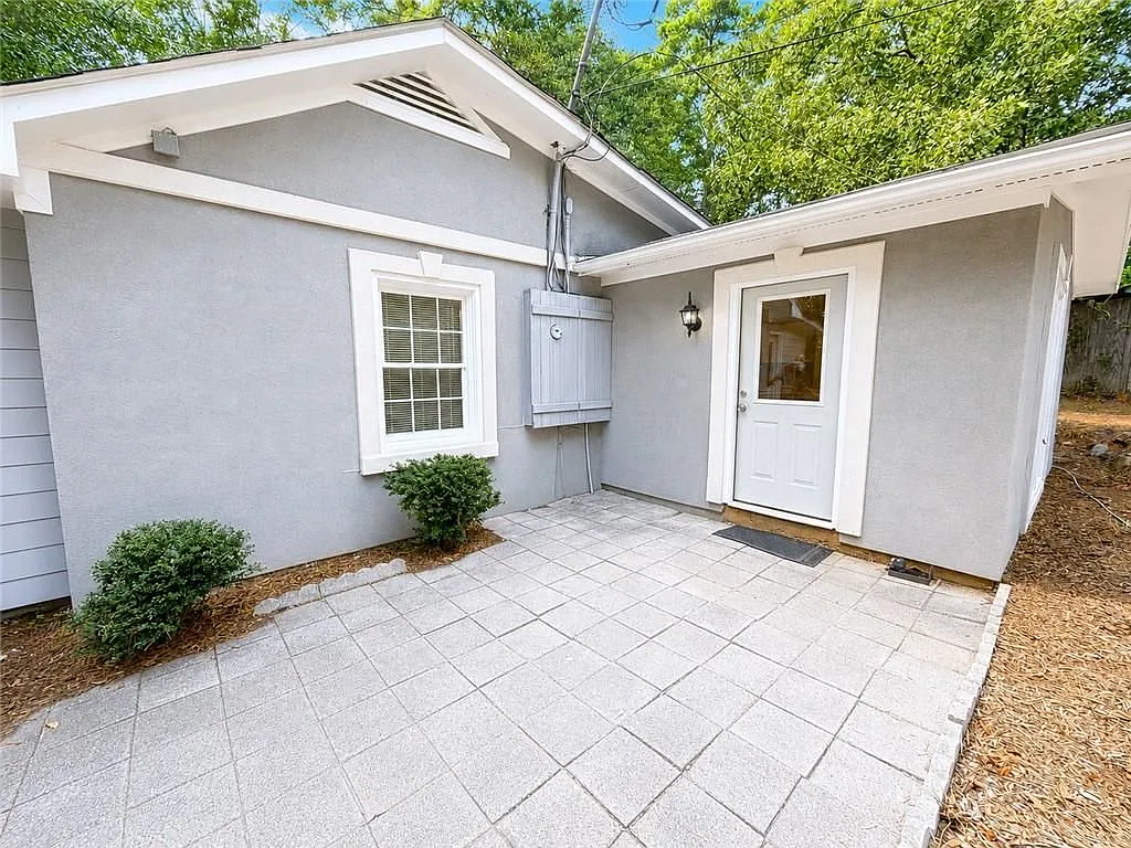 2 bed, 1.0 bath, 1170 sqft, $2,000 — Photo 3