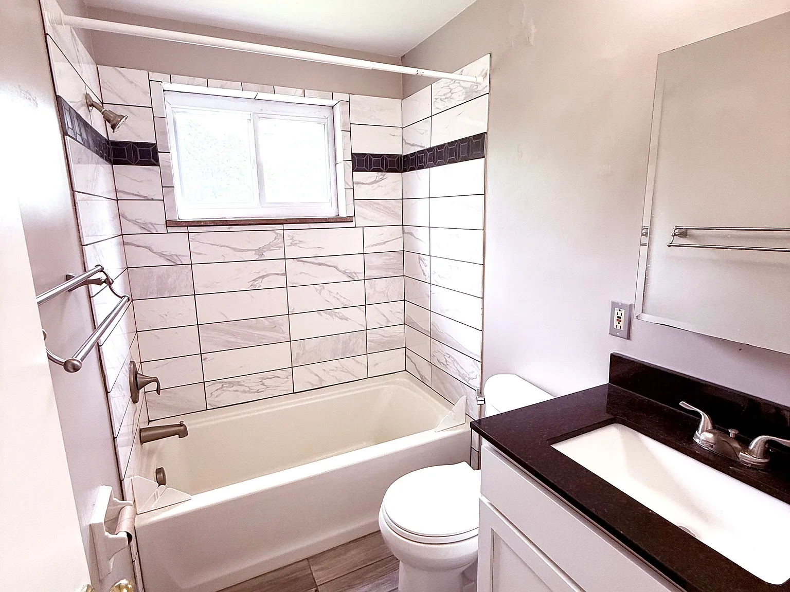 2 bed, 1250 sqft, $1,099 — Photo 2