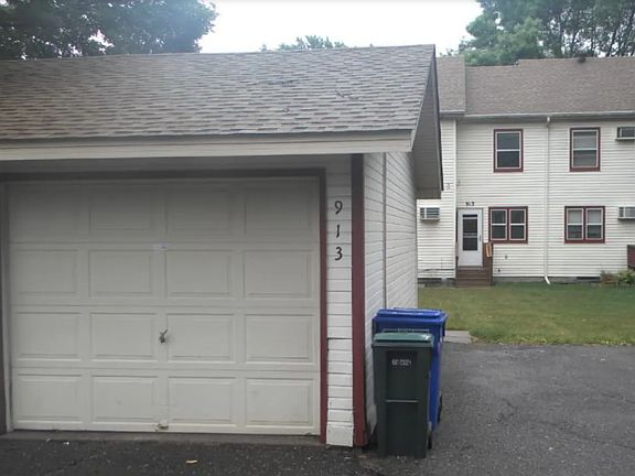 2nd image of 913A N Marion St