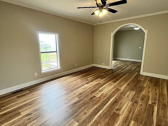 3rd image of 1760 N Heights Ave