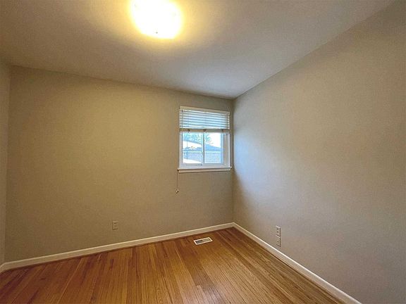 5th image of 17 Valleycrest Ave