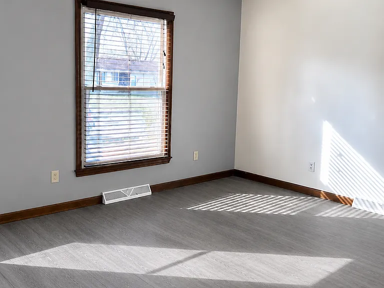 1040 Hunt Ave — Photo 5
