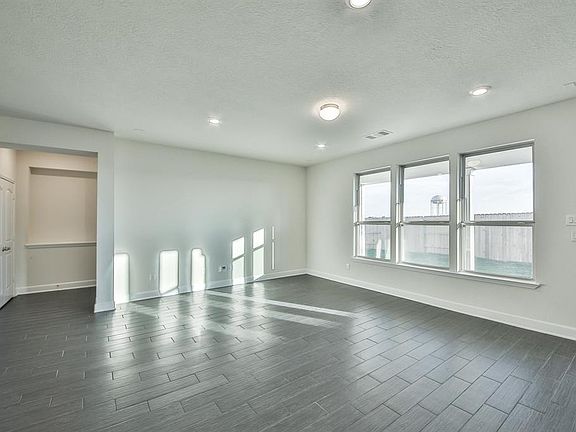 4th image of 3902 Honey Hill Ln