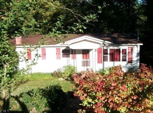 36 Crosby Rd, Morgantown, WV 26508