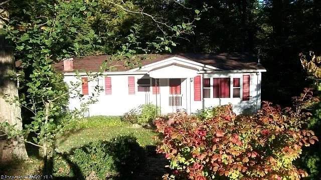 36 Crosby Rd photo 1