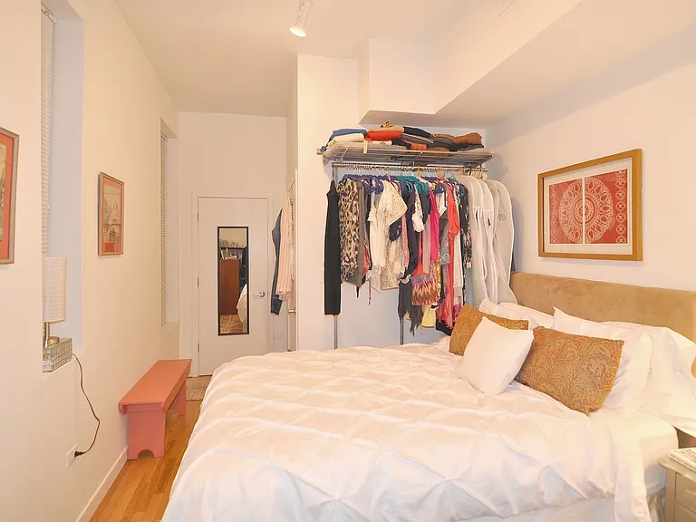 1260 N Bosworth Ave #2R — Photo 5