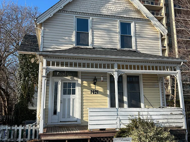 1421 Lakeshore Rd — Photo 11