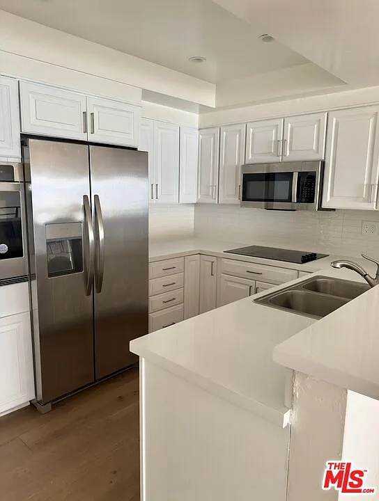 2 bed, 2.0 bath, 10258 sqft, $6,750 — Photo 4