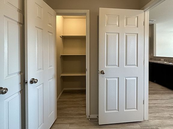4th image of 600 W Ava Dr