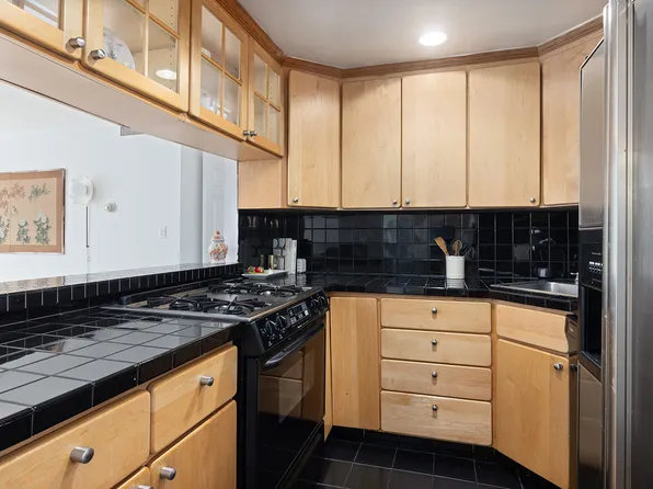 253 West 73rd Street 4C image 3 of 7