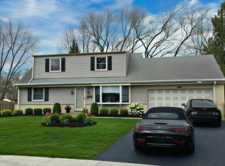 8 Greenwood Ct N, Buffalo Grove, IL 60089