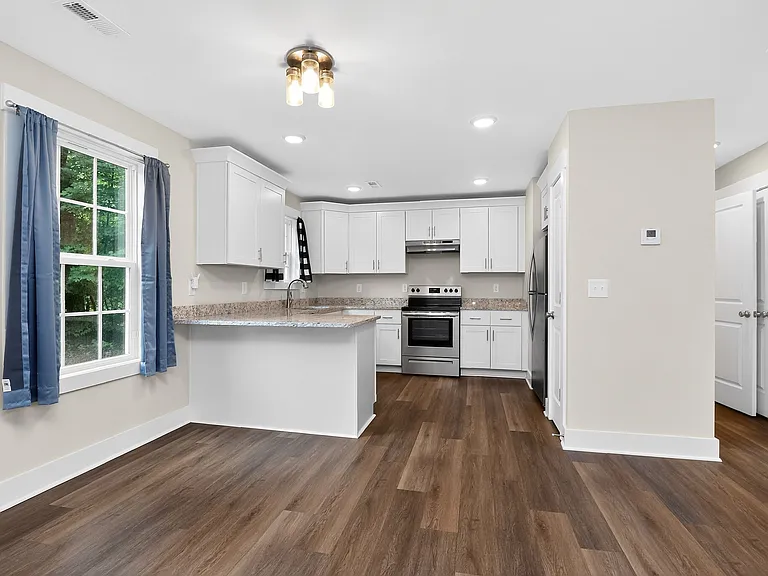 1007 Wilmouth St — Photo 11