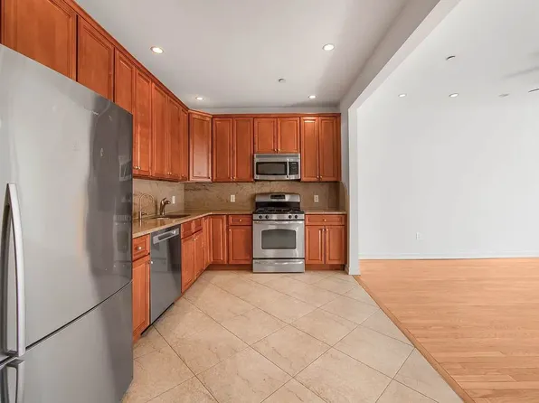 562 Court Street image 14 of 15