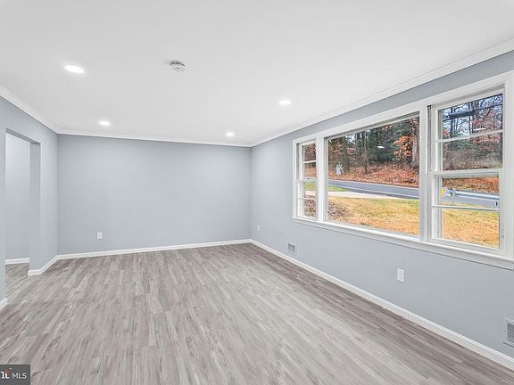 5th image of 4302 Henderson Rd