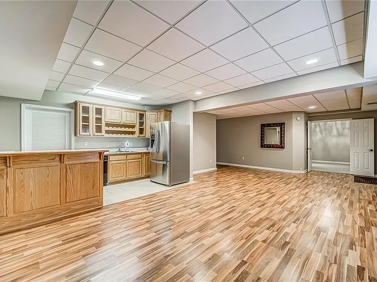725 Orchard Ct #LOWER LEVEL — Photo 1
