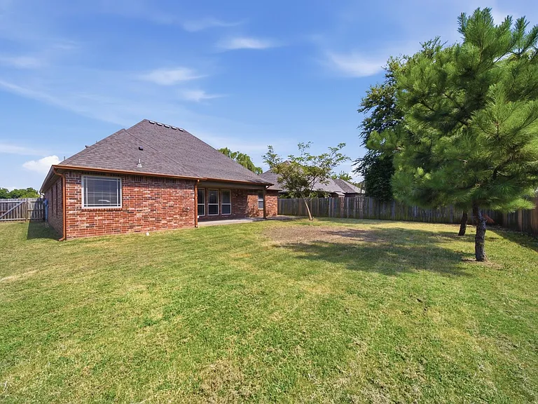 14738 Courtney Dr — Photo 22