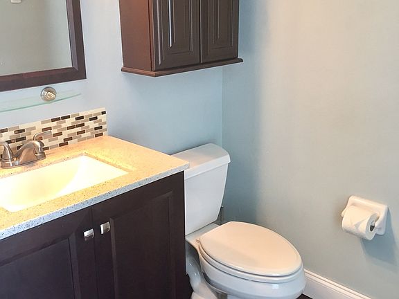 3rd image of 624 Wisteria Ln