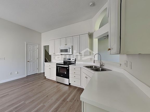 3rd image of 3632 Croft Haven Dr
