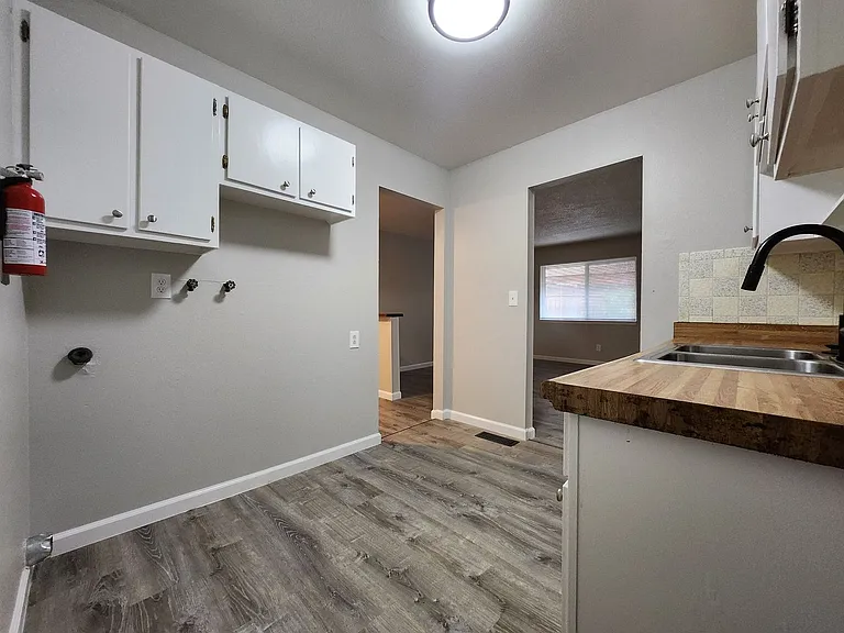 215 1/2 W Ramona Ave — Photo 5
