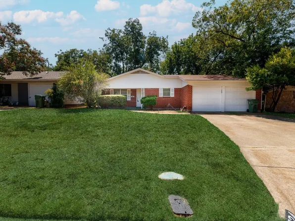 1724 Chip N Dale Dr, Arlington, TX 76012