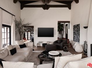 7902 Fareholm Dr, Los Angeles, CA 90046