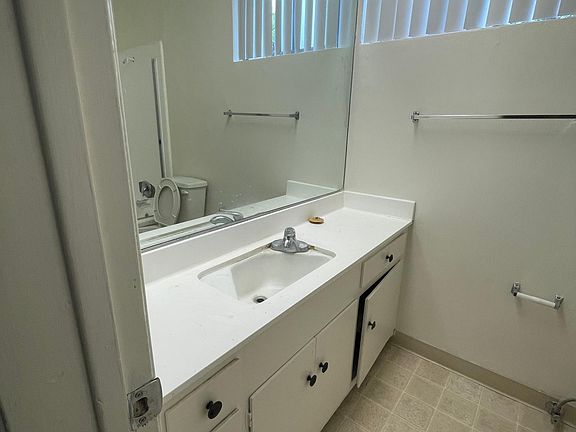 3rd image of 14134 Burbank Blvd APT 8