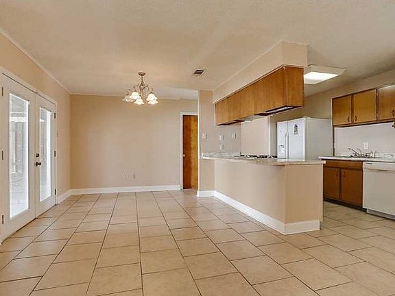 3rd image of 5060 Highland Dr