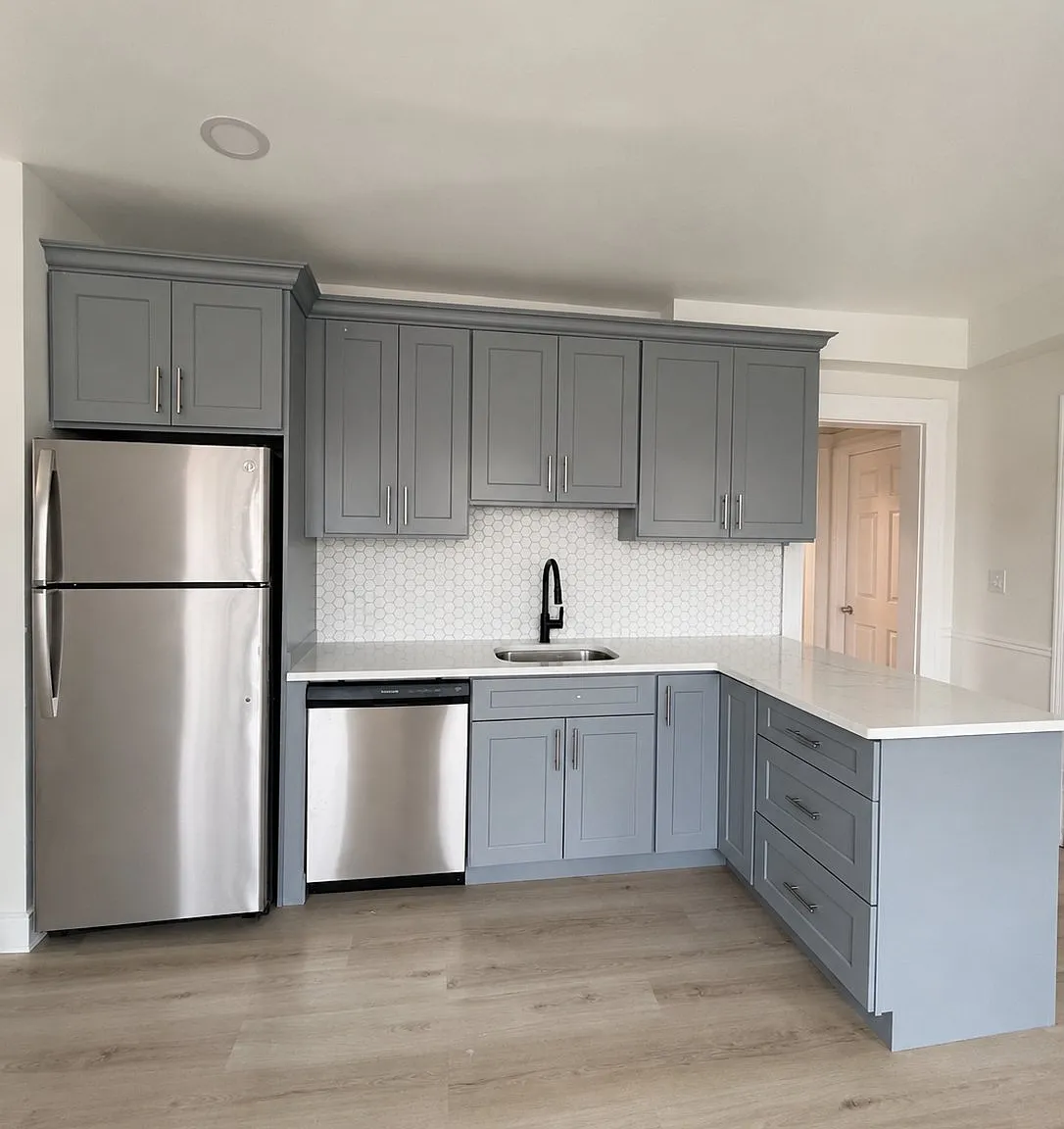 Charming 3-Bedroom Apartment in Multifamily Building on Main St, Bridgeport, CT - $2,300 - Available — Photo 4