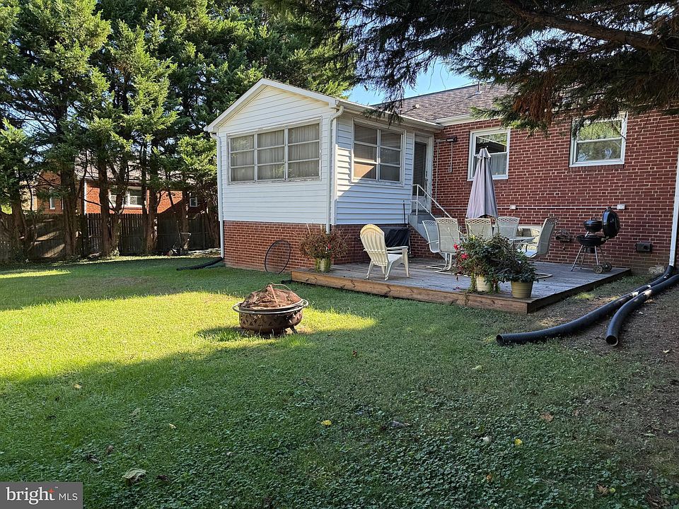 2nd image of 3968 Walnut St