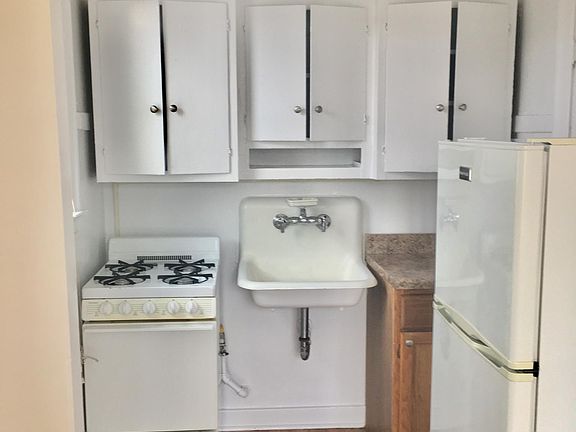 2nd image of 2536 N Sawyer Ave APT 313