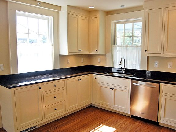 4th image of 55A Gadsden St Charleston Sc #29401
