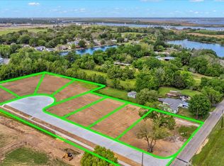 1124 Mandarin Ln, Port Neches, TX 77651