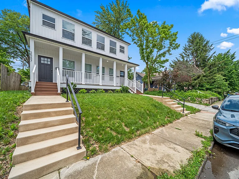 2589 Dayton Ave — Photo 3