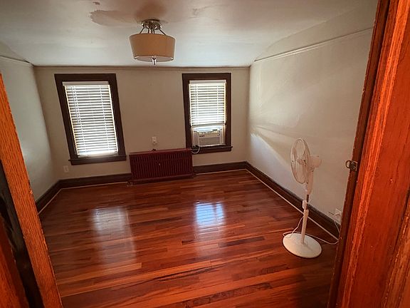 2nd image of 300 Van Duzer St Floor 3
