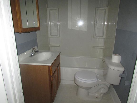 4th image of 621 N Lyon Ave