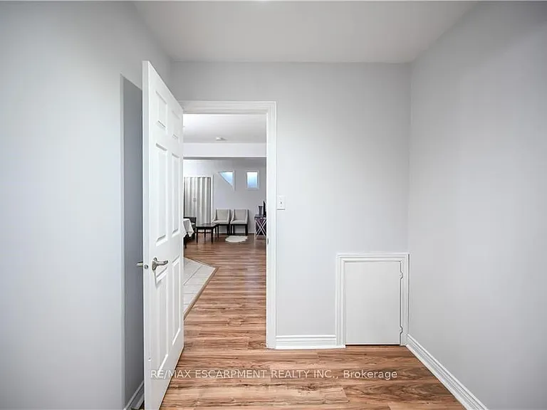 296 Winterberry Dr #LOWER — Photo 23