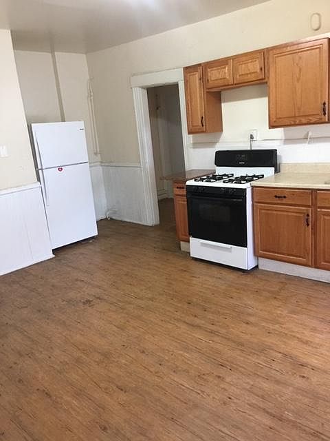 2nd image of 793 Grand St
