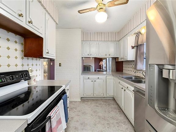 4th image of 1104 Scott Dr