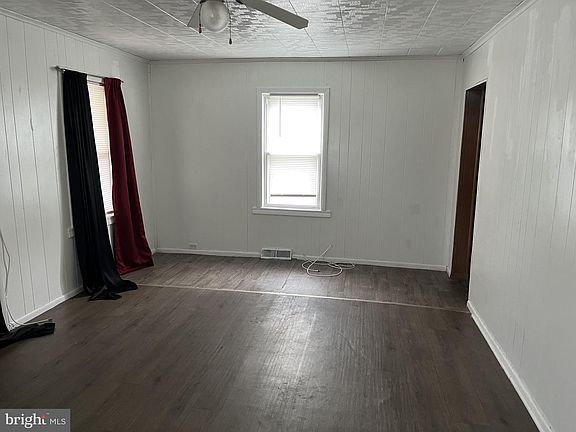 4th image of 207 S Main St