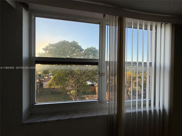 1830 Dixieanna St #406 — Photo 32