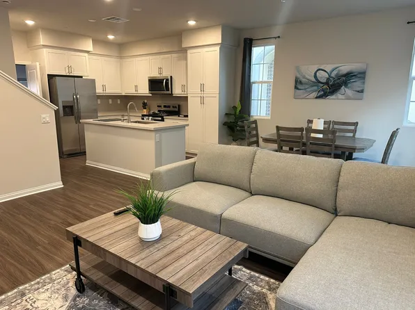 1426 Prairie Rose Ln, Upland, CA 91786