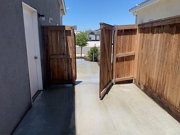 5th image of 9807 Crystal Falls Ln
