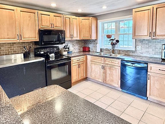 5th image of 45 Braintree Ave